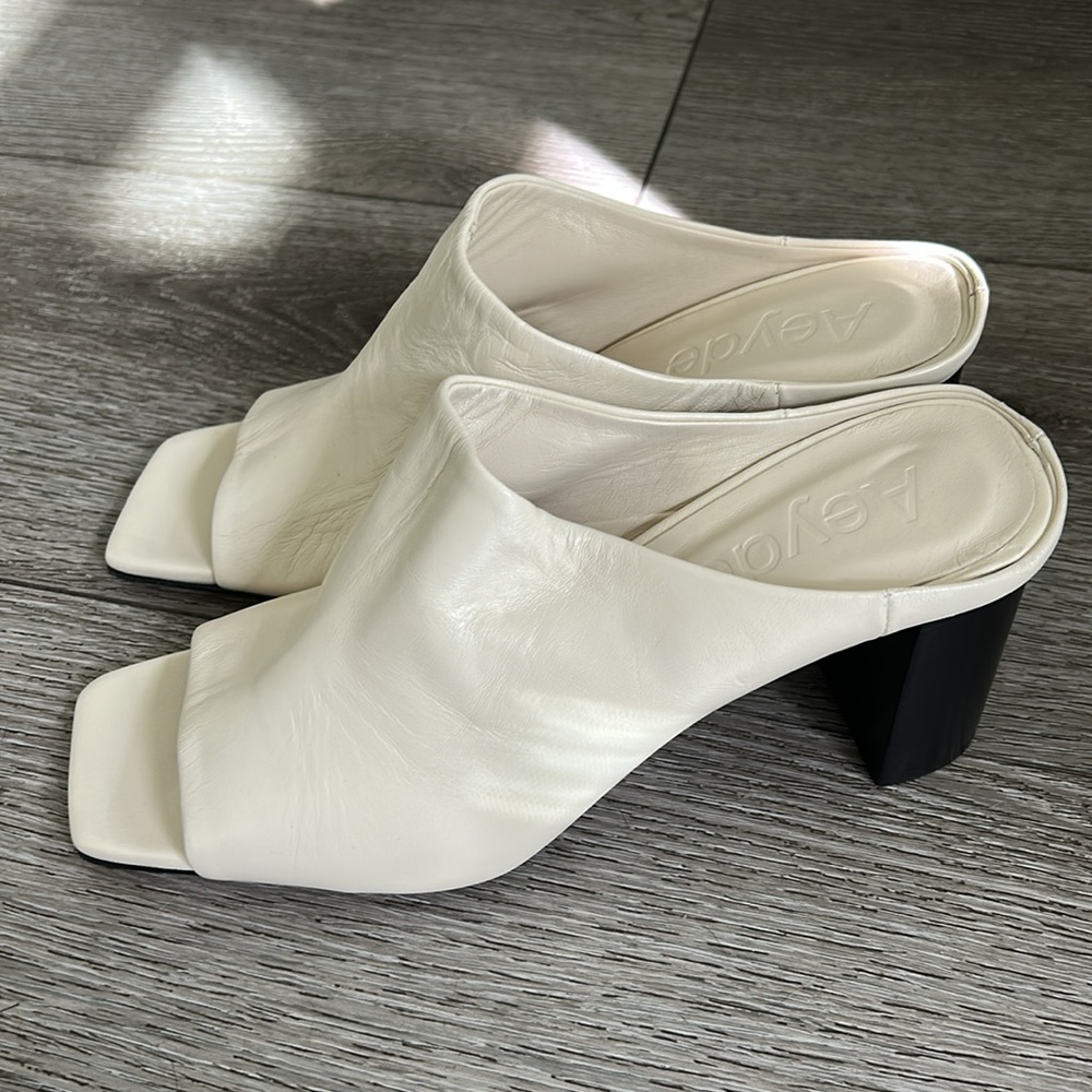 Aeyde Women's Cream Leather Mules, NEW